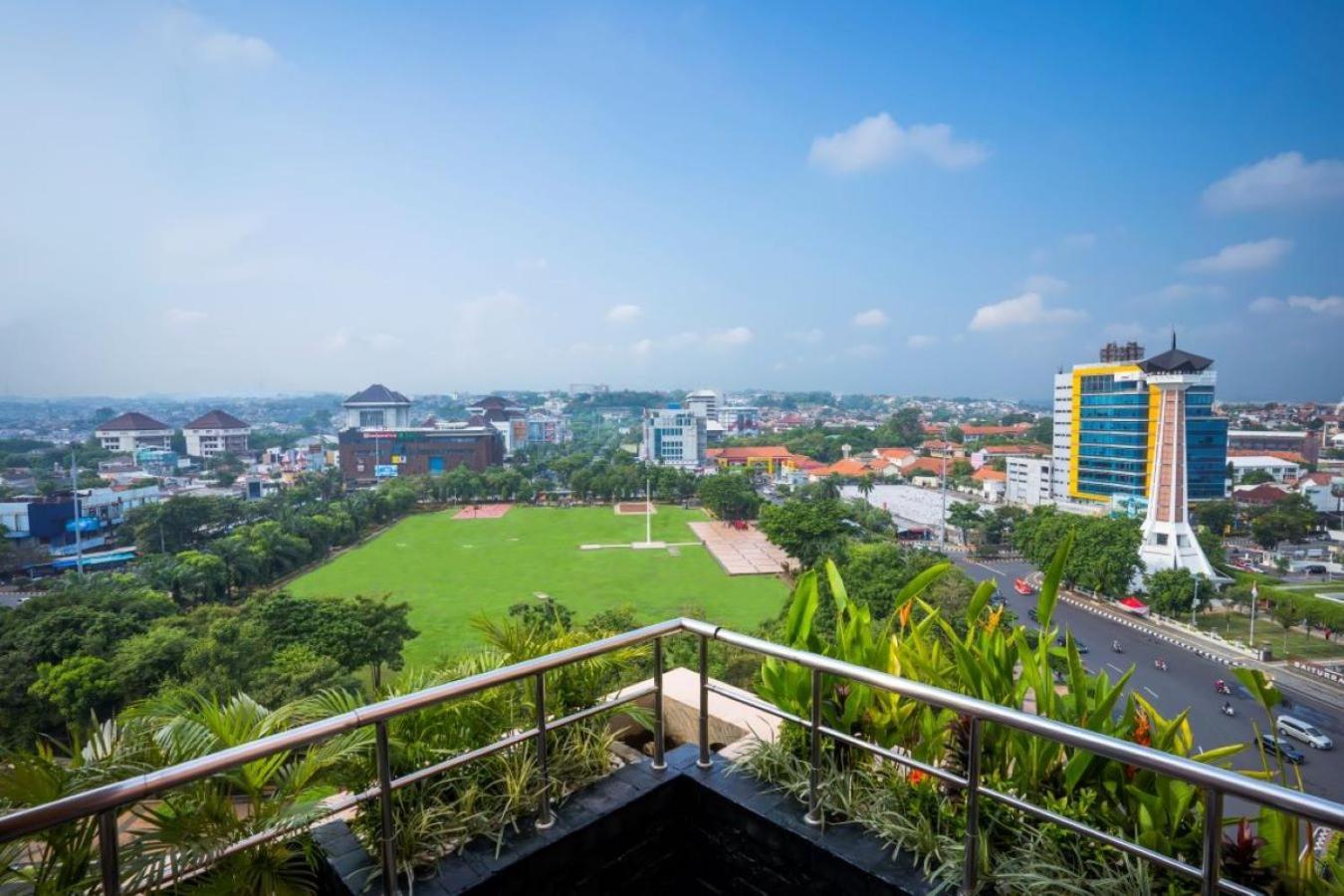 Hotel Ciputra Semarang Managed By Swiss-Belhotel International Exterior photo